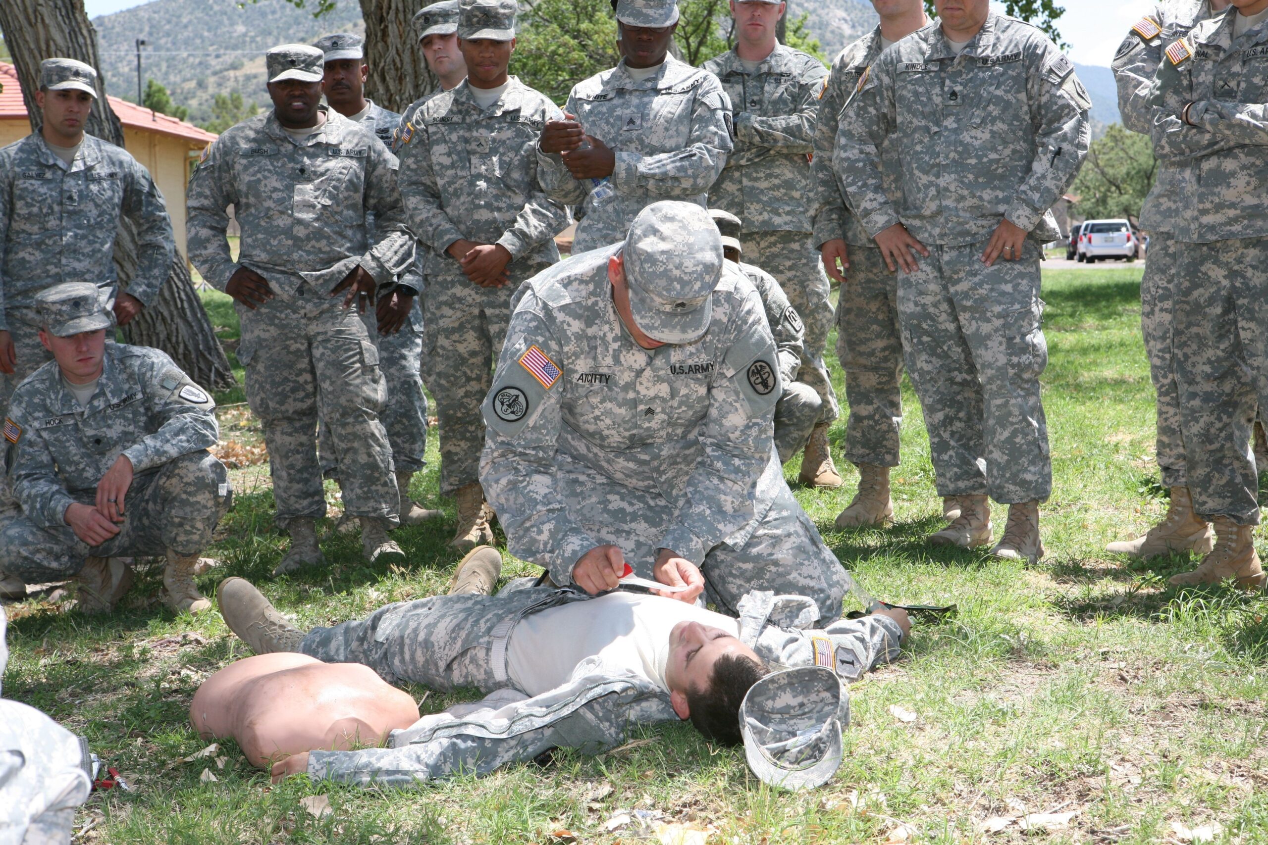 Combat Lifesaver Course Trains Soldiers To Save Lives On Off Battlefield Article The United States Army