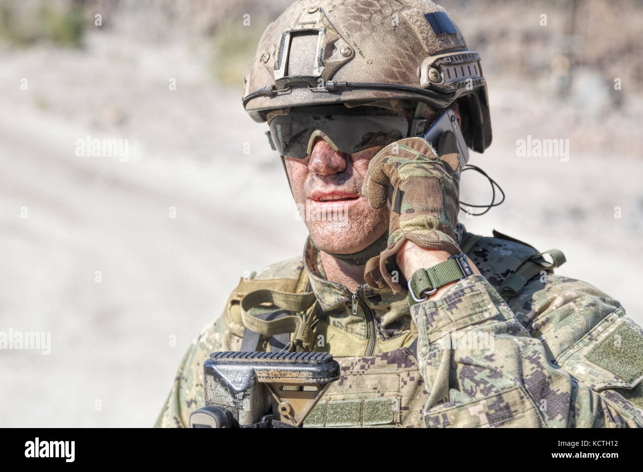 Soldier Calling Hi res Stock Photography And Images Alamy