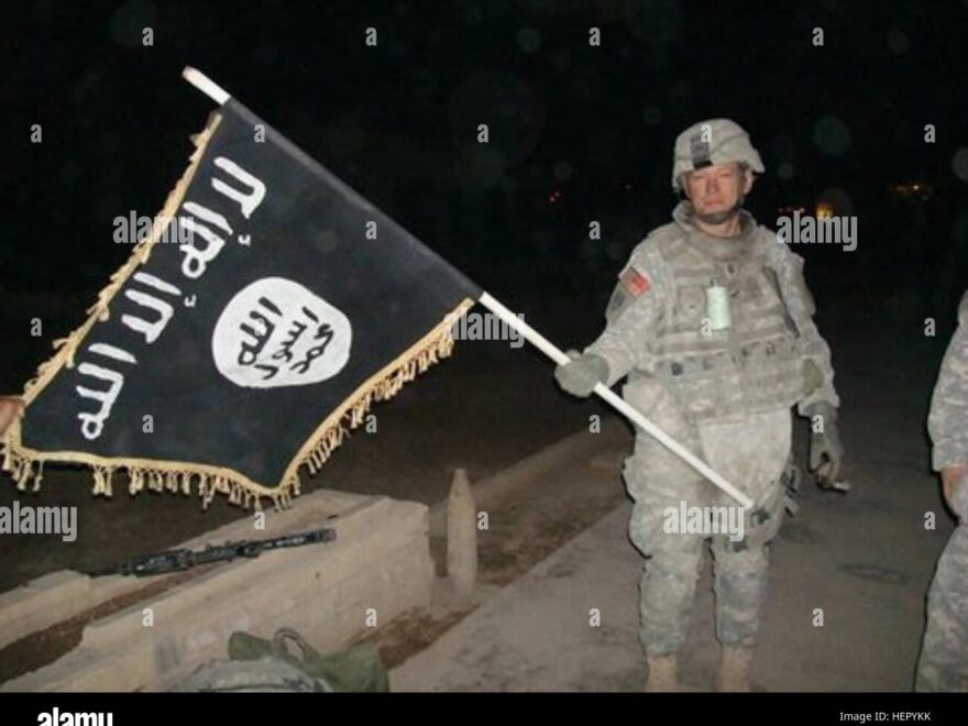 U S Army Soldier With Captured ISIS Flag In Iraq December 2010 Stock Photo Alamy